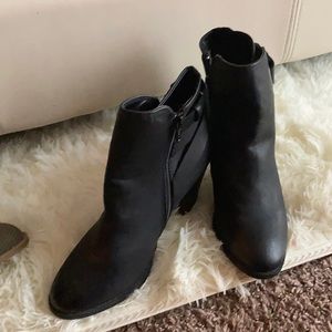 Pass the anckle boot